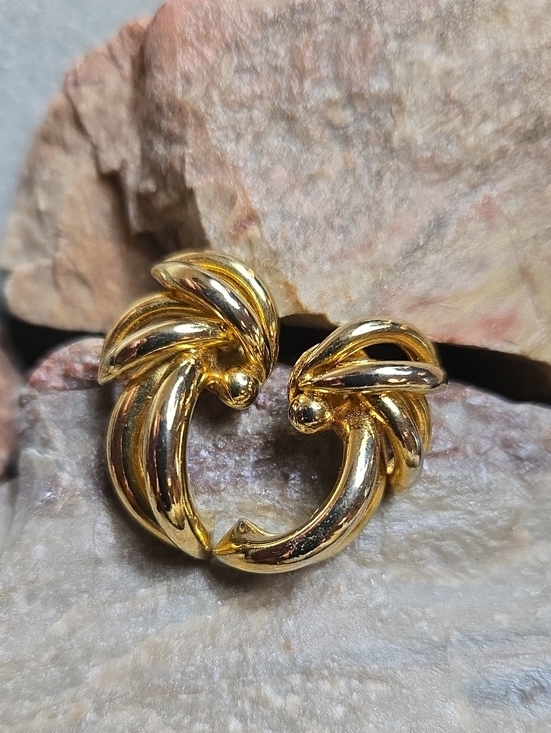 The Unbranded Brand Jewelry - Vtg Gold tone "Shrimp" Cluster Earrings